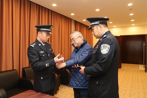 外逃职务犯罪嫌疑人谢浩杰被抓捕归案